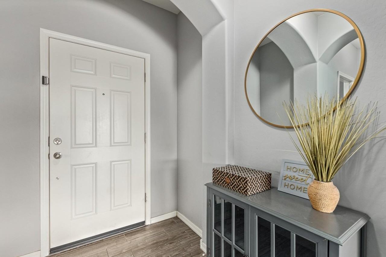 7919 S 8th Way - Photo 6 of 46