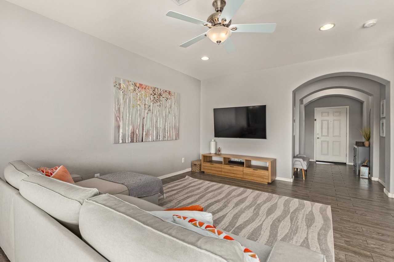 7919 S 8th Way - Photo 7 of 46