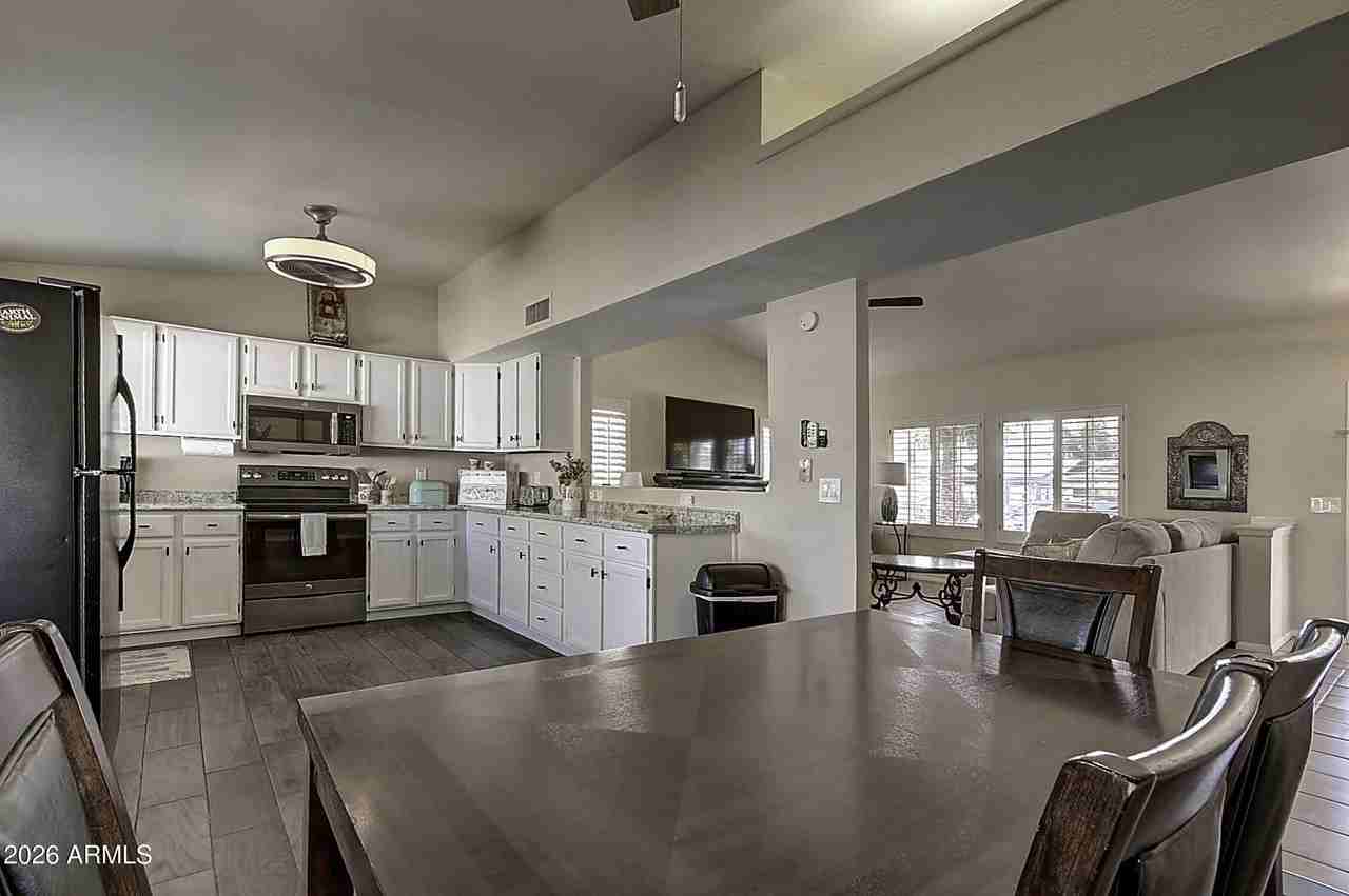 6914 E Beverly Ln - Photo 6 of 32