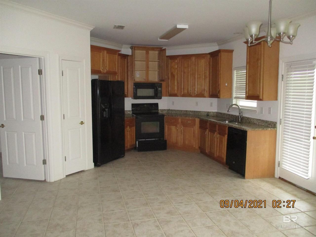 9153 Parliament Cir - Photo 4 of 31
