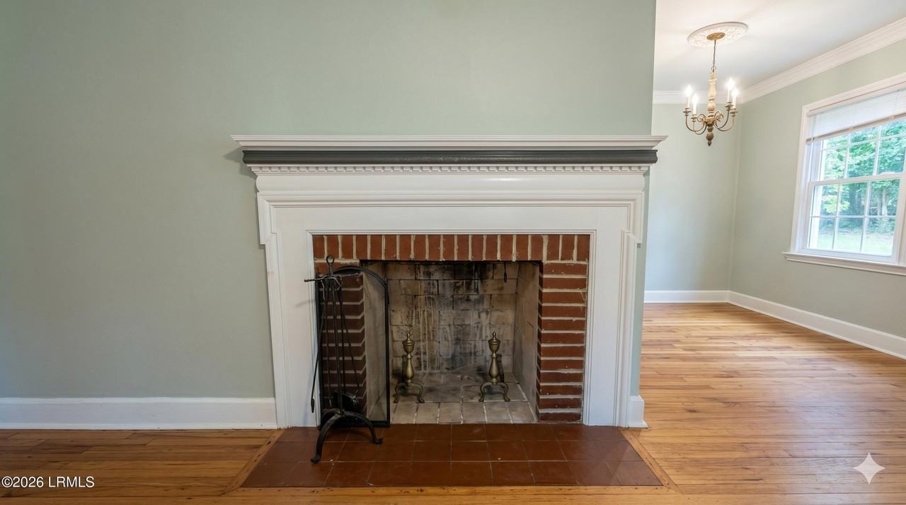414 Meritta Ave - Photo 5 of 28