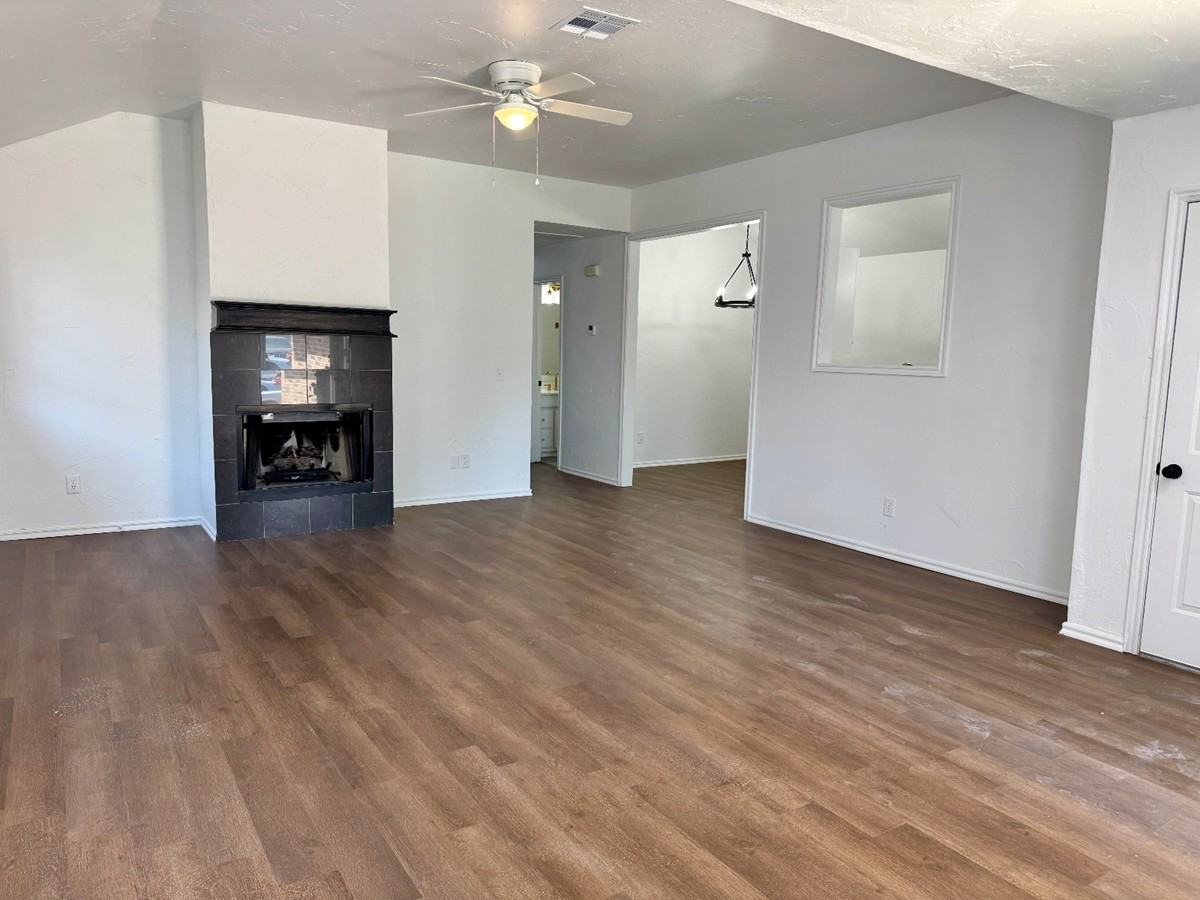 223 W 6th St #1 - Photo 3 of 12