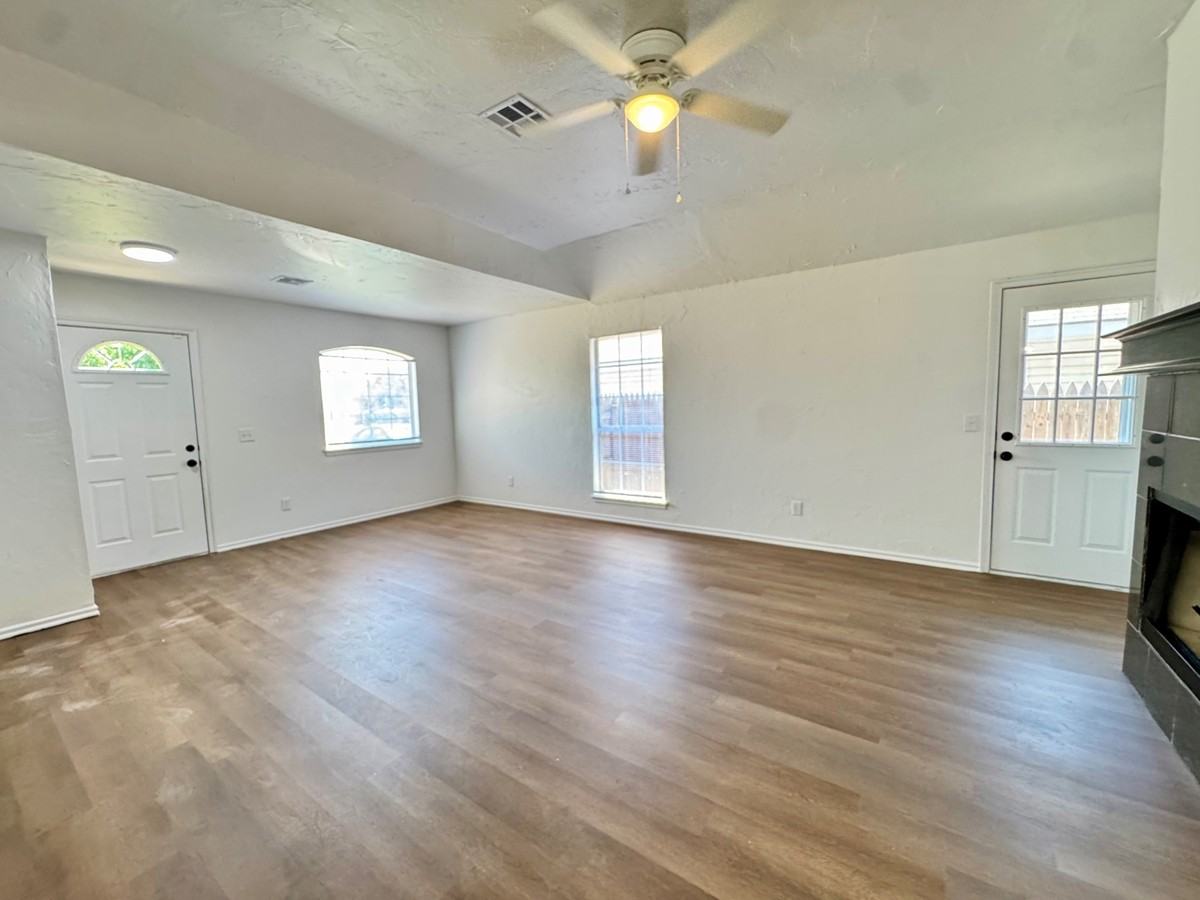 223 W 6th St #1 - Photo 4 of 12