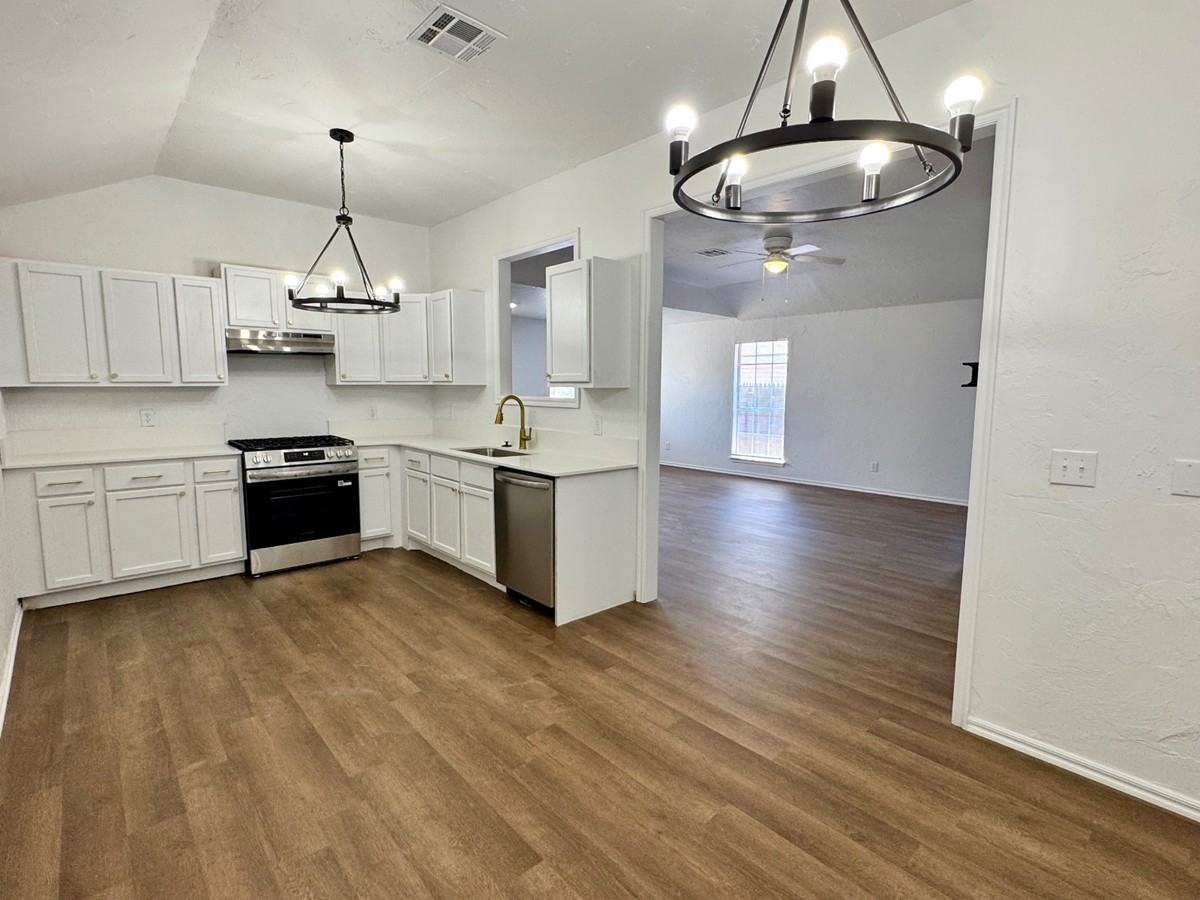 223 W 6th St #1 - Photo 5 of 12