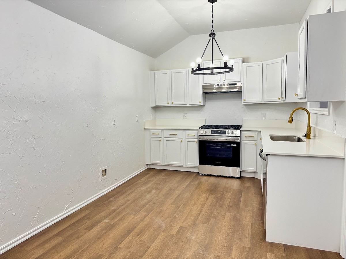 223 W 6th St #1 - Photo 6 of 12