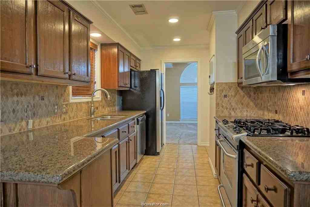 1407 Front Royal Dr - Photo 4 of 18