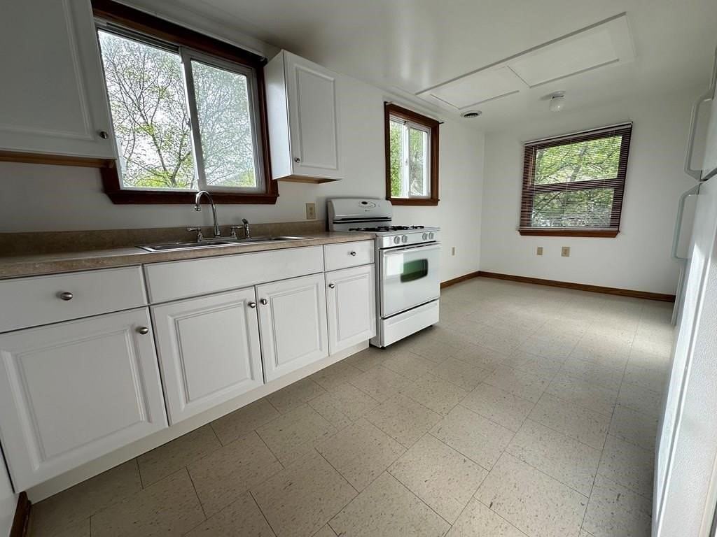 262 Washington St - Photo 3 of 17