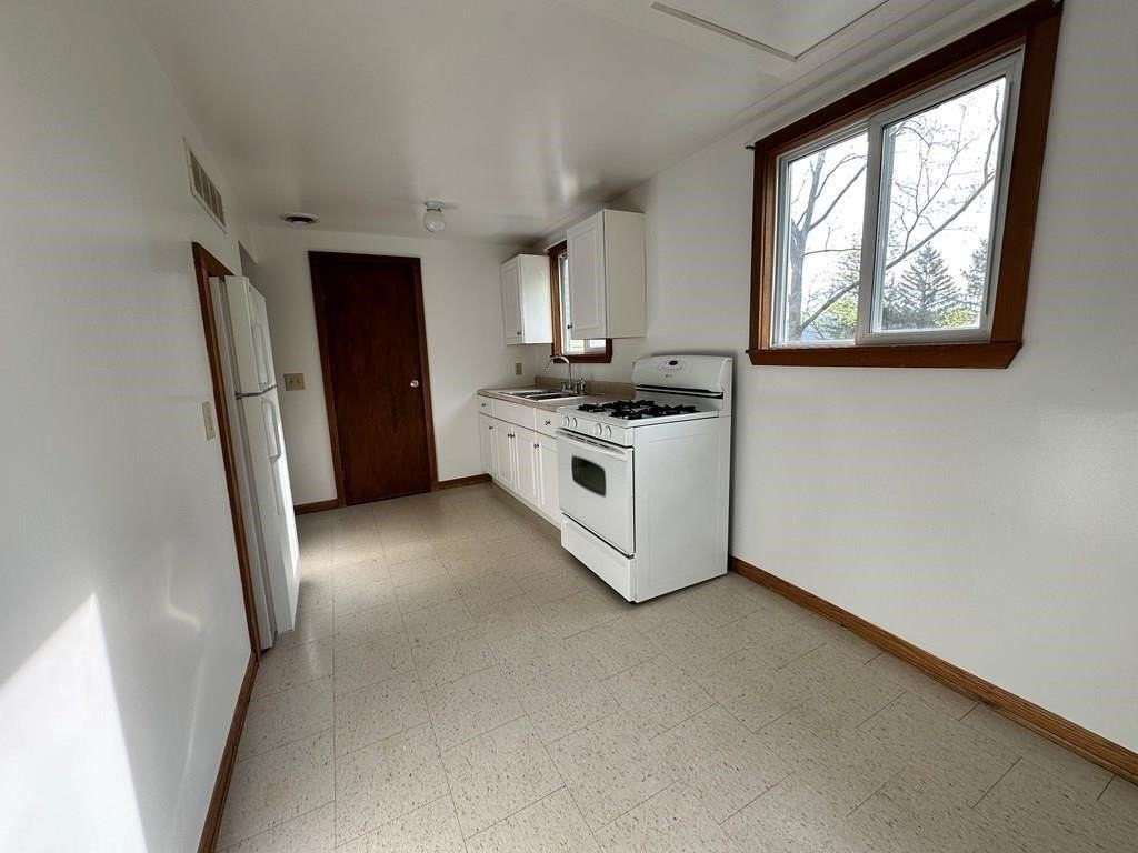 262 Washington St - Photo 4 of 17