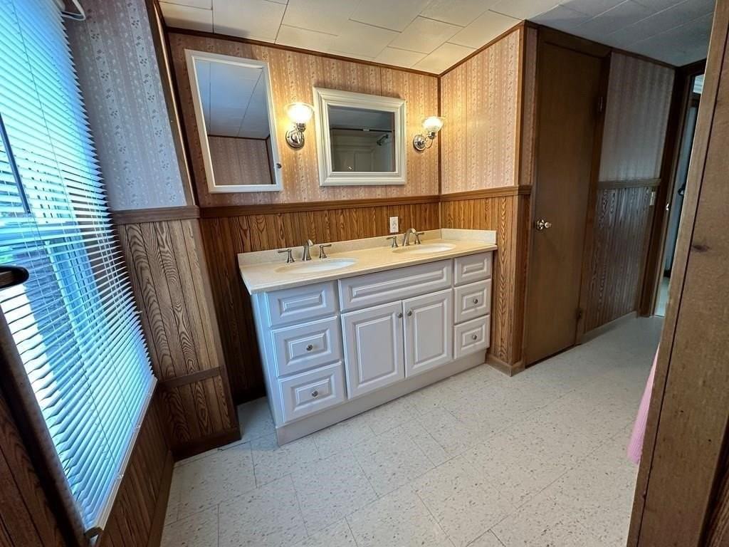 262 Washington St - Photo 6 of 17