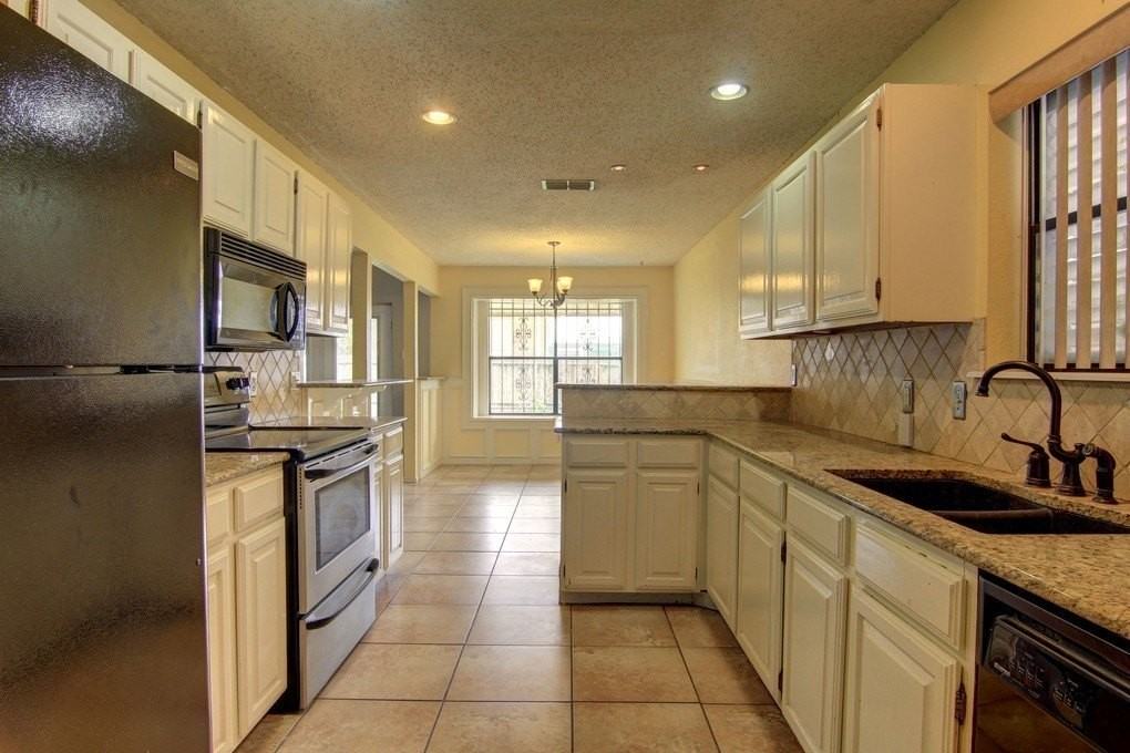 7125 Laramie Ln - Photo 3 of 16