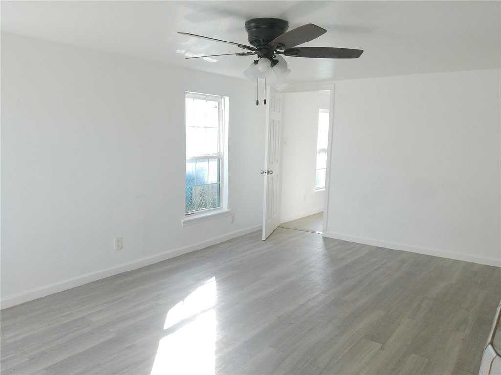 801 S Alameda St #A - Photo 6 of 12