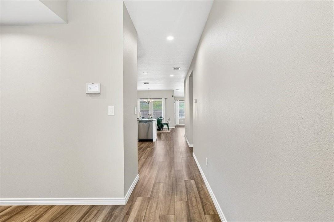 8121 Cattlemen Dr - Photo 2 of 40
