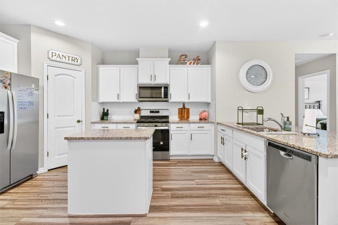 8121 Cattlemen Dr - Photo 5 of 40