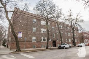 featured image of 1851 W Cornelia Ave