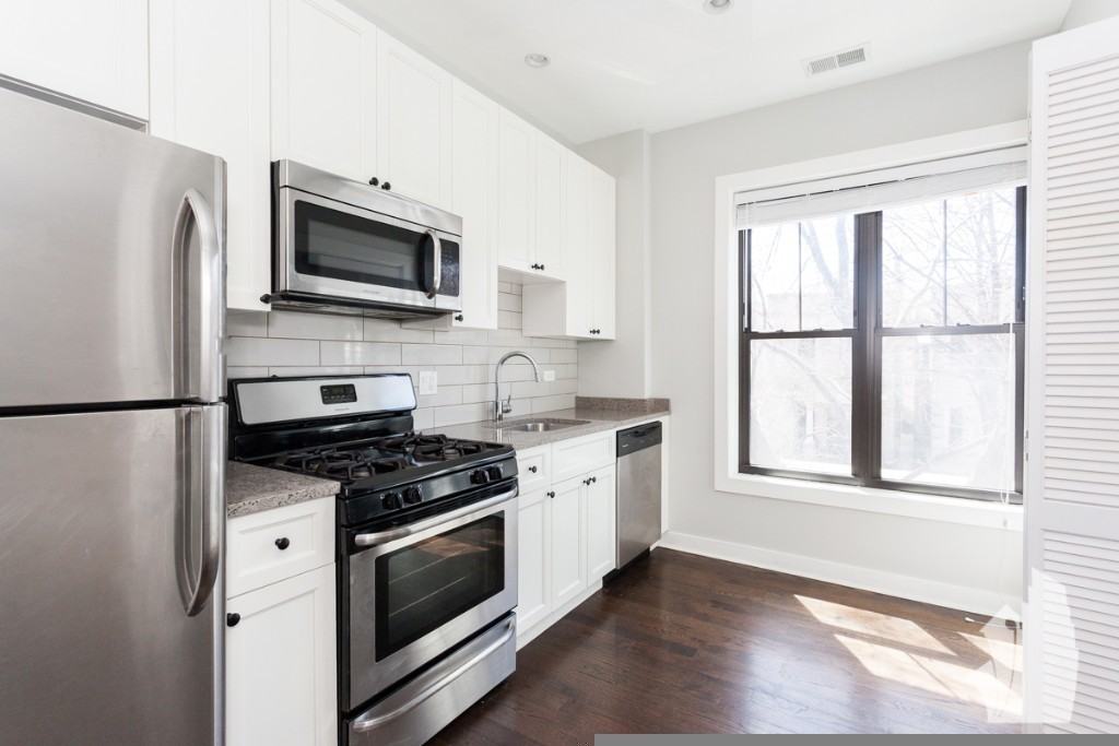 1600 W Belle Plaine Ave #1600-2 - Photo 6 of 16