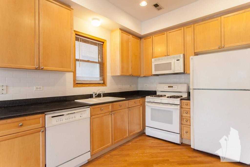 1326 W Diversey Pkwy #3 - Photo 4 of 15