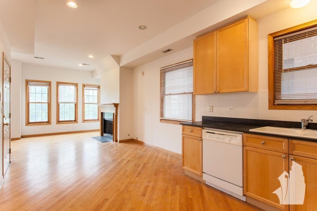 1326 W Diversey Pkwy #3 - Photo 5 of 15