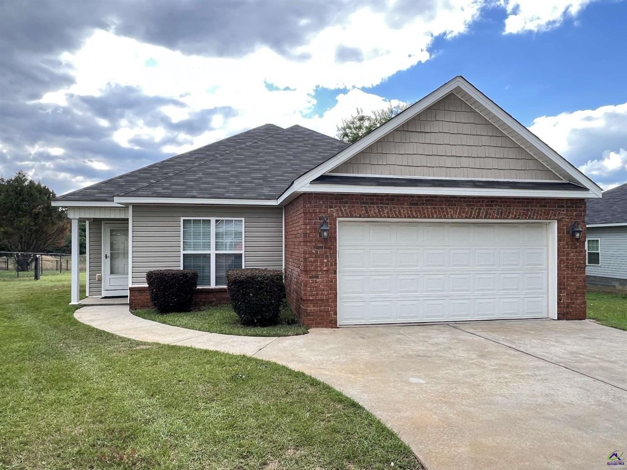 114 Shasta Dr - Photo 2 of 26