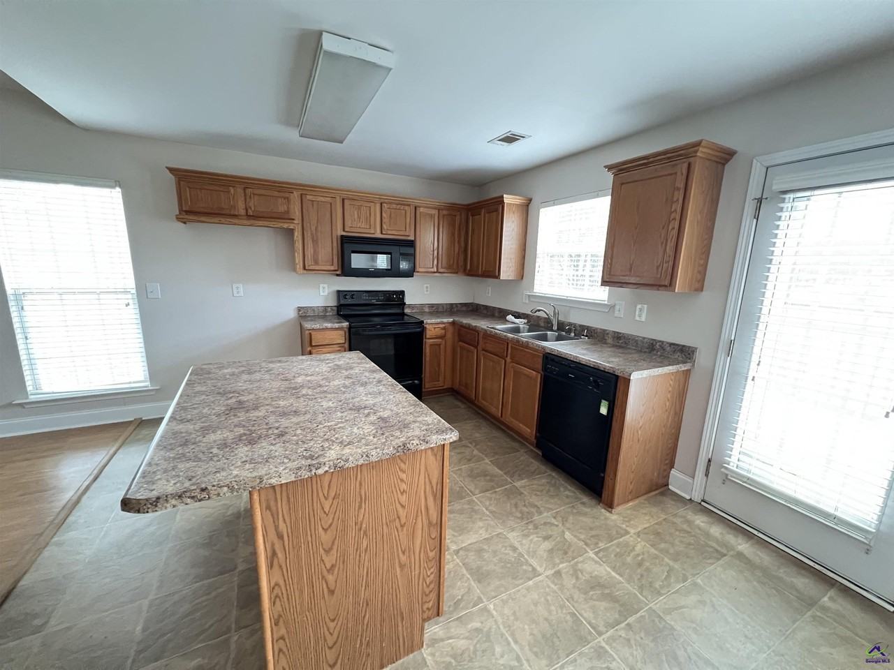 114 Shasta Dr - Photo 4 of 26