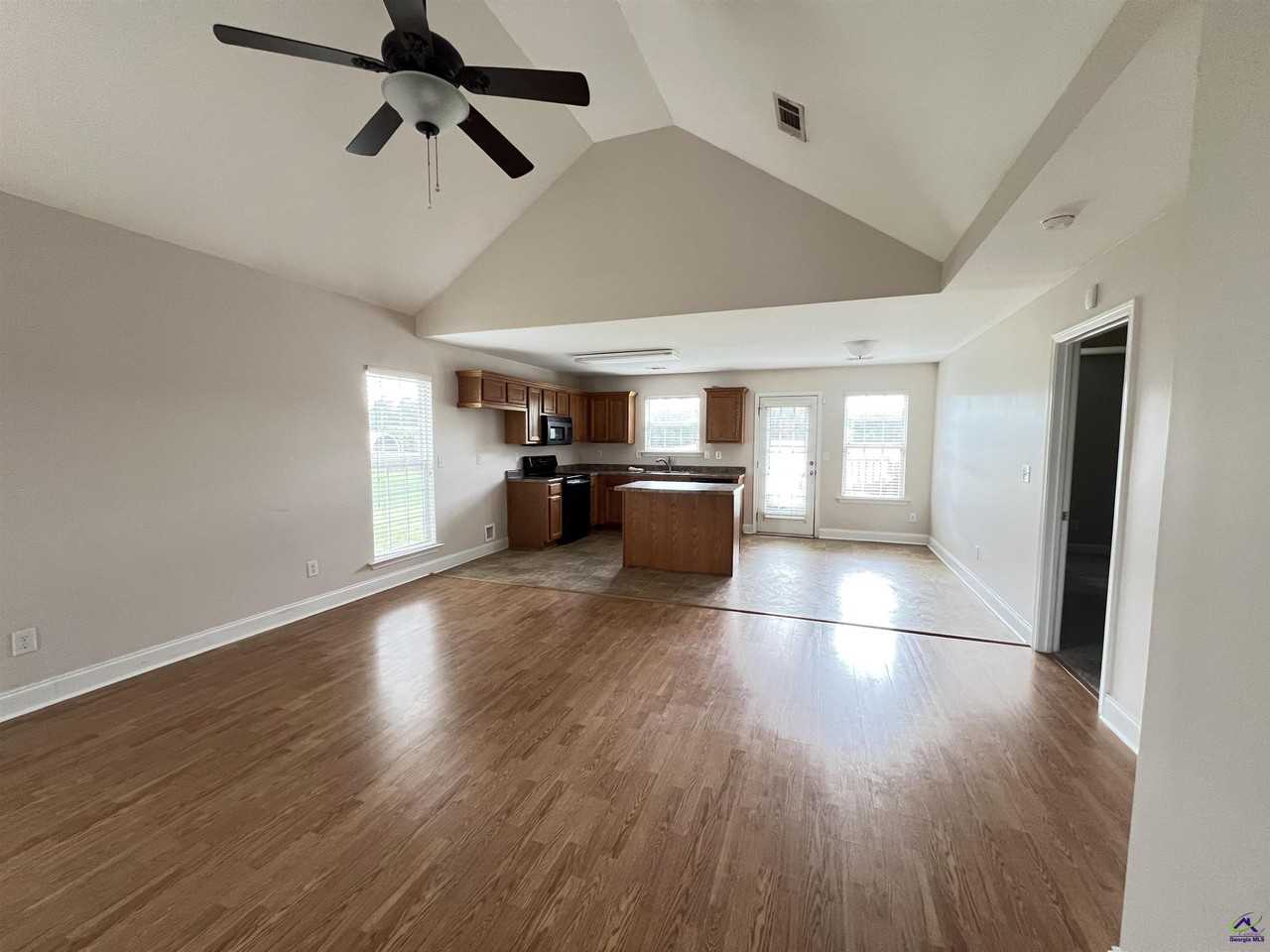 114 Shasta Dr - Photo 5 of 26