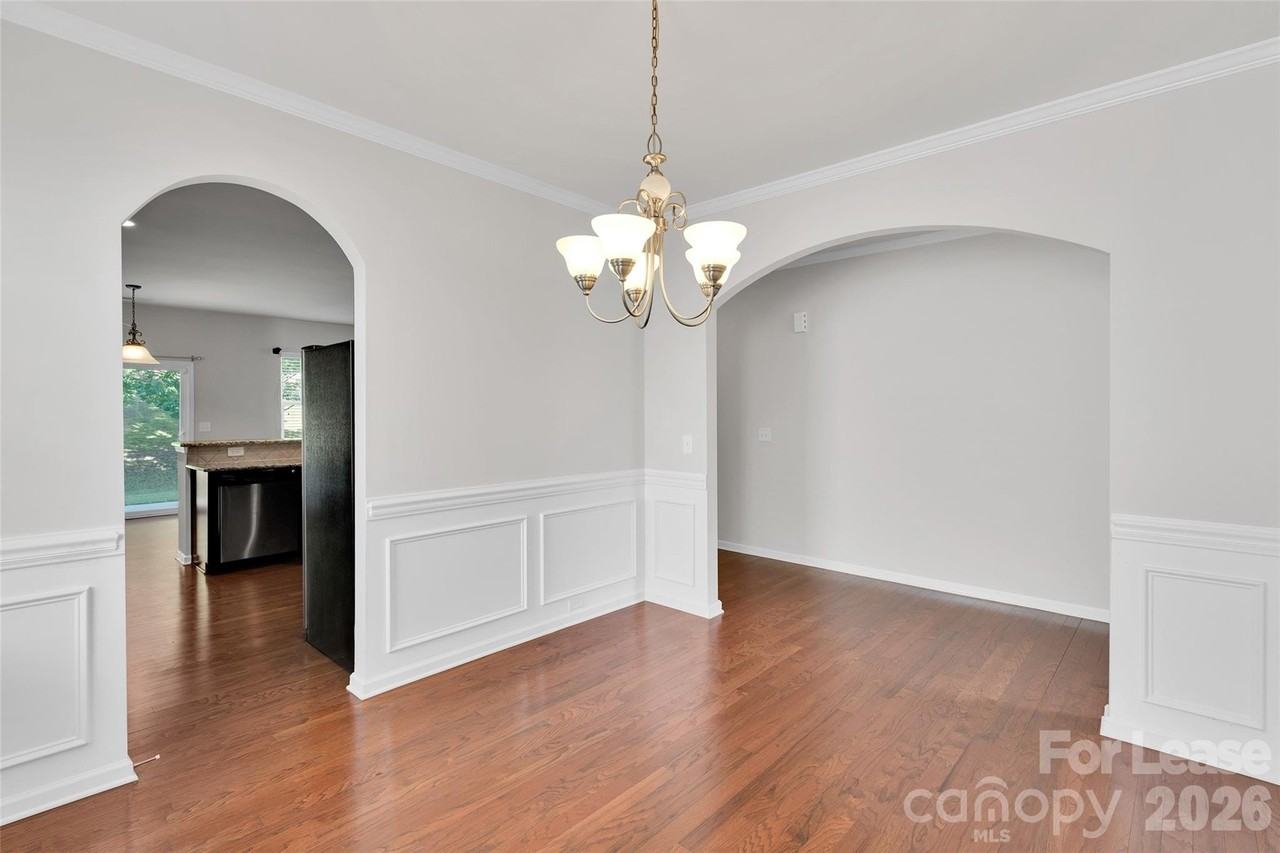 1923 Caprington Dr - Photo 4 of 45