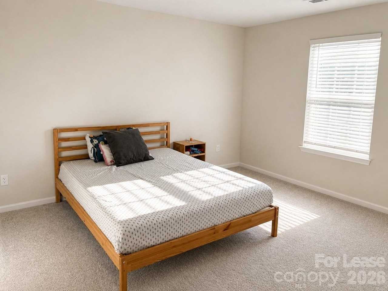 263 Kennerly Center Dr - Photo 5 of 17