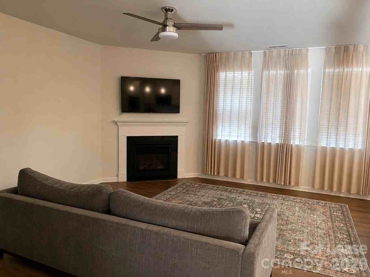 263 Kennerly Center Dr - Photo 7 of 17