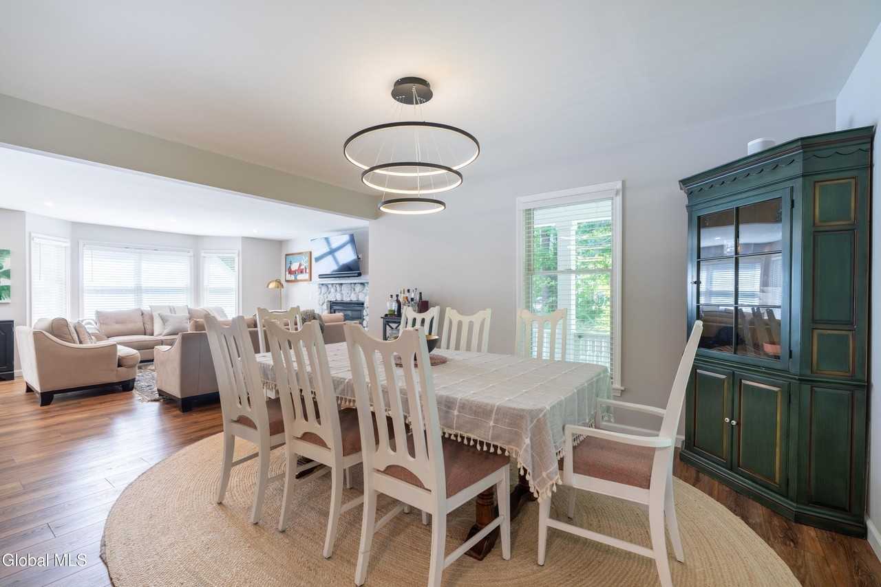 504 Grand Ave - Photo 5 of 50