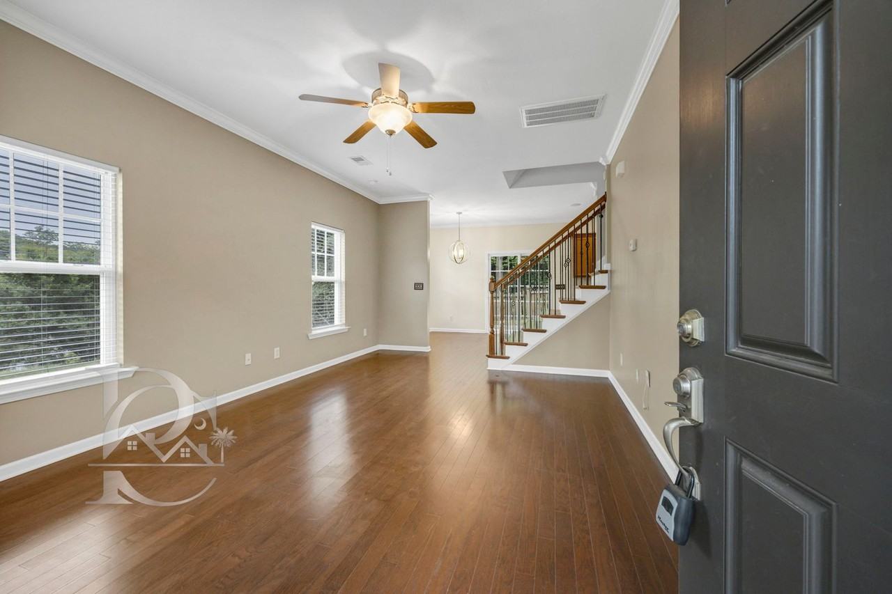 328 Northwood St - Photo 4 of 33