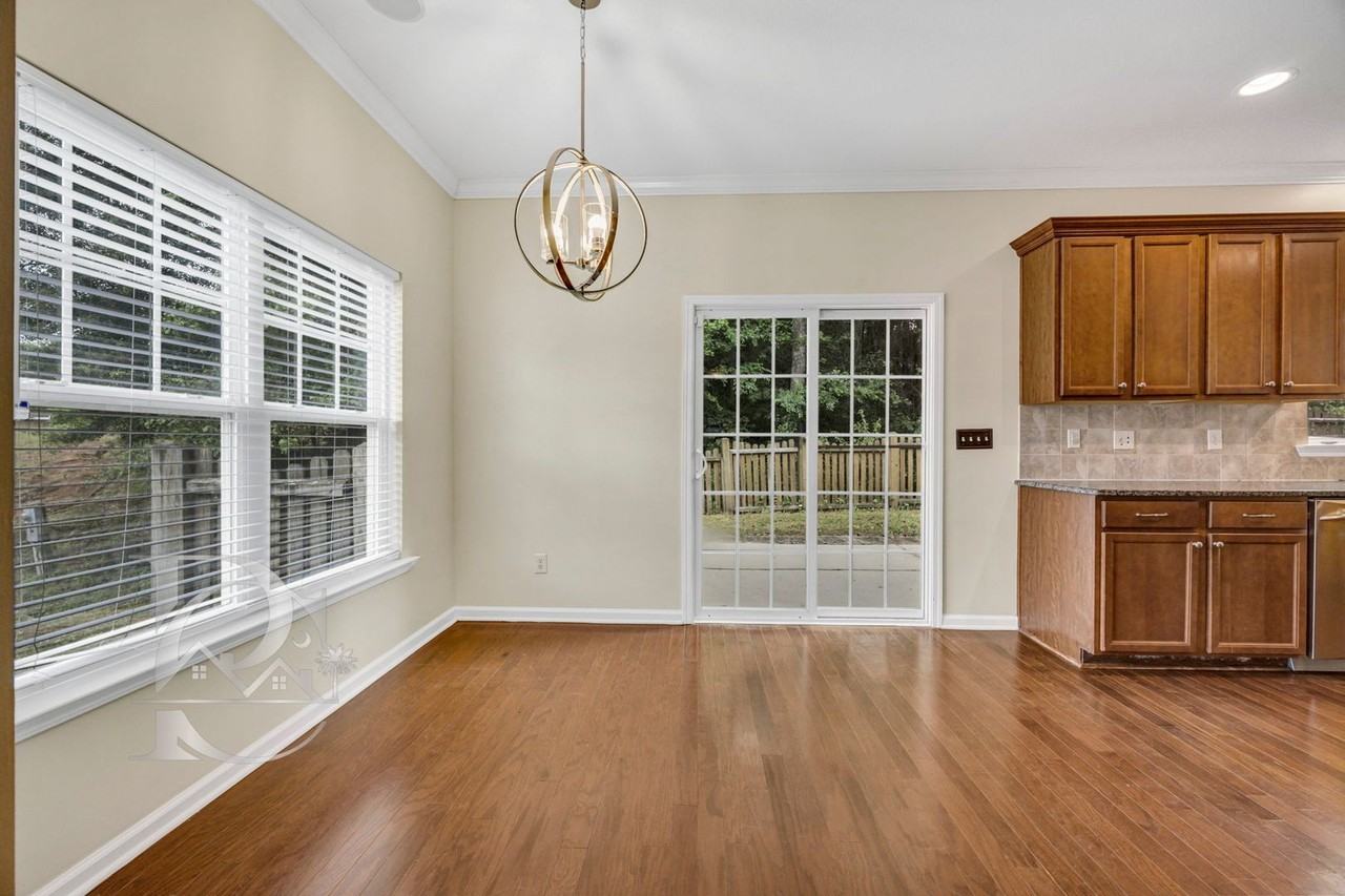 328 Northwood St - Photo 7 of 33