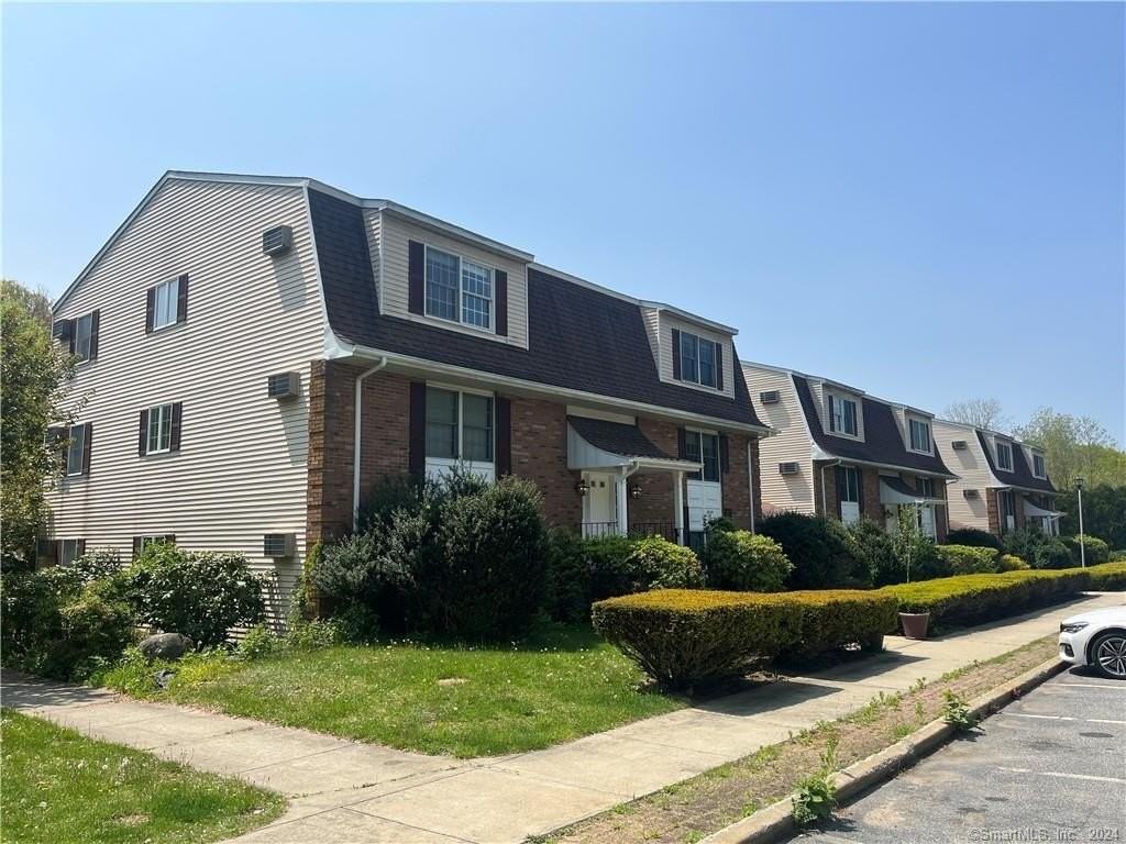 302 Boston Post Rd #21 - Photo 3 of 15