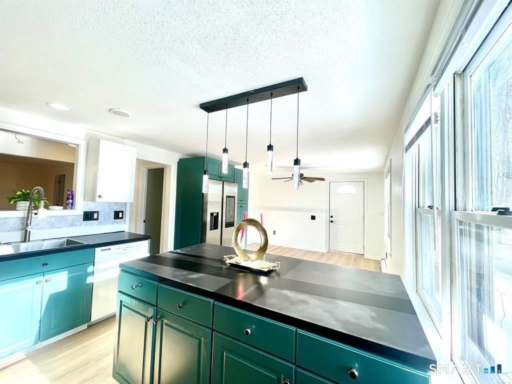 112 Woodbine St #1st - Photo 4 of 22