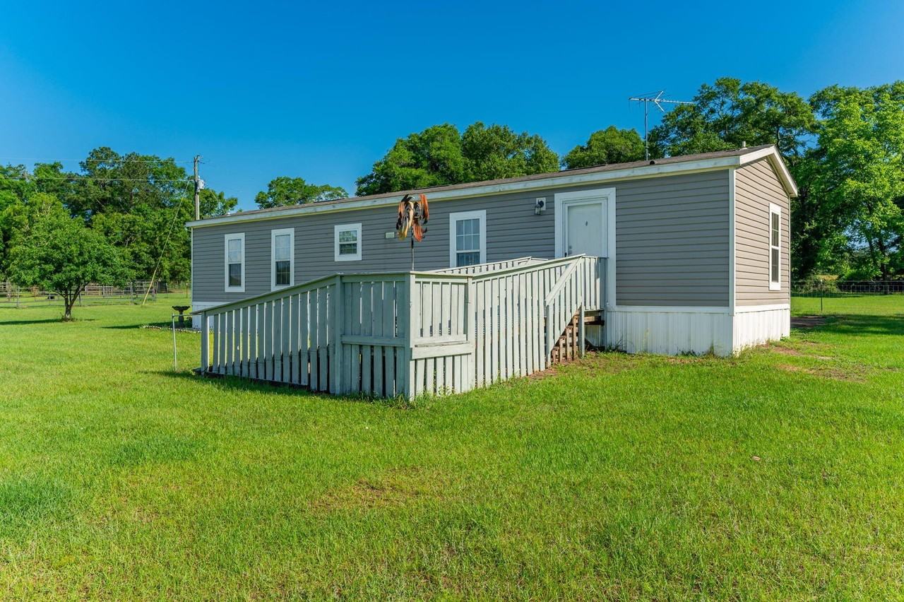 2295 Bermuda Ln - Photo 3 of 34