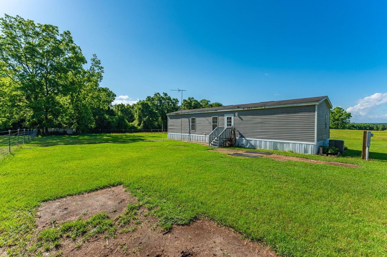 2295 Bermuda Ln - Photo 5 of 34