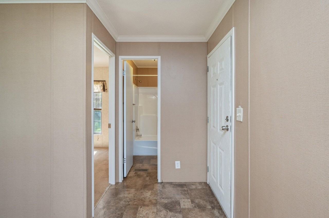 2295 Bermuda Ln - Photo 6 of 34