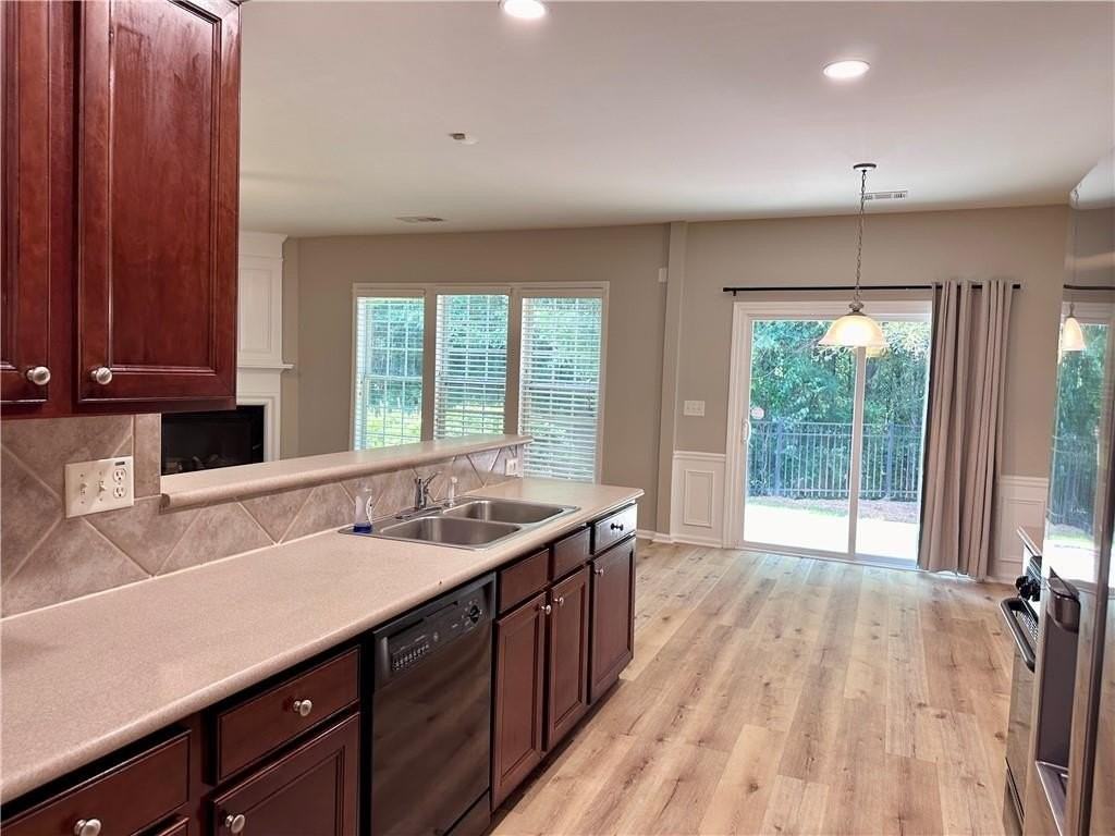 180 Finchley Dr - Photo 4 of 20