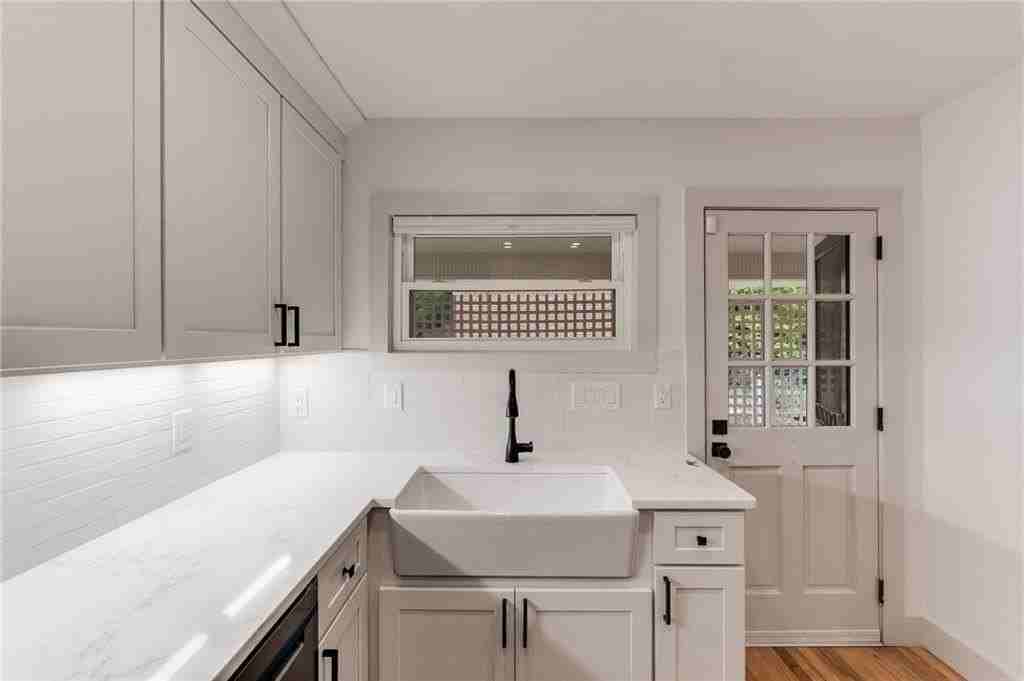493 Sybil Ln Se - Photo 5 of 31