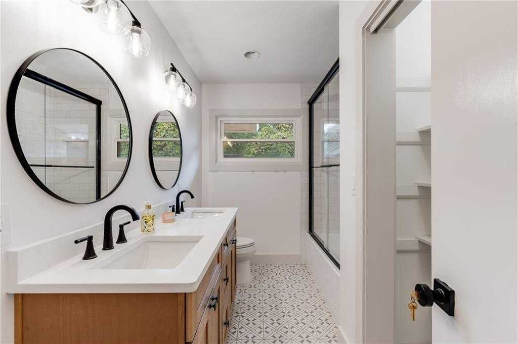 493 Sybil Ln Se - Photo 7 of 31