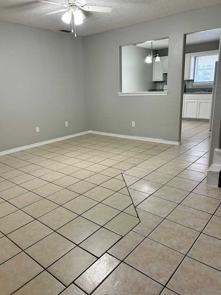 2308 W Elisa Ln