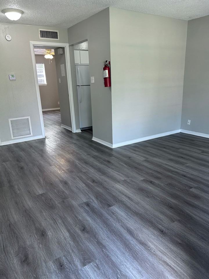 1700 W Mcintyre St