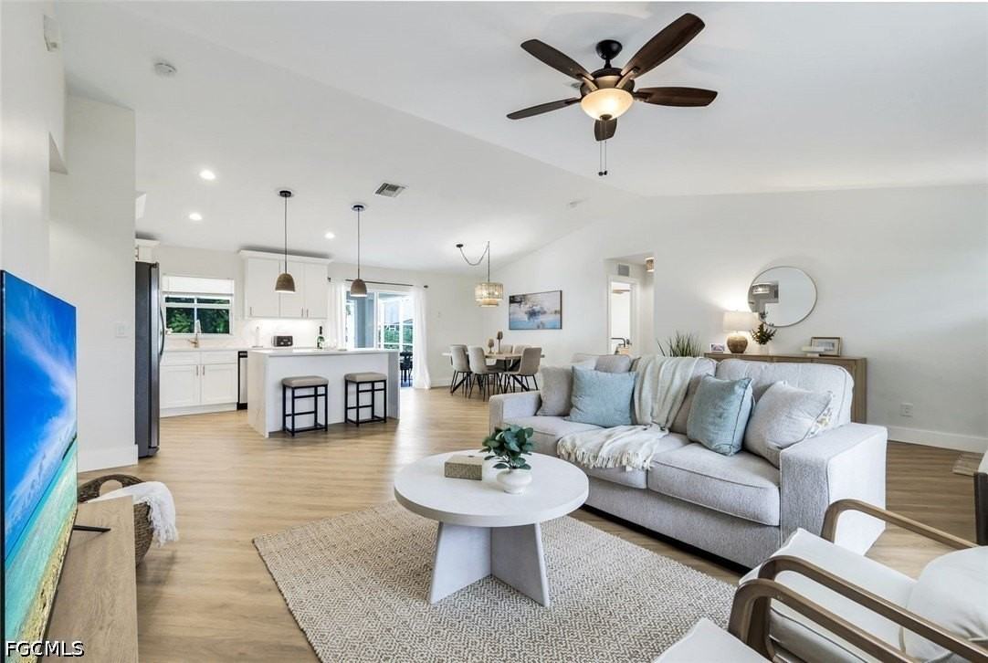 3322 Oasis Blvd - Photo 2 of 31