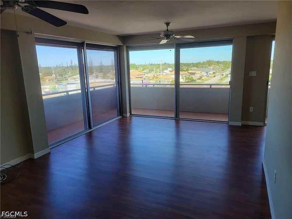 4803 Sunset Ct #402 - Photo 3 of 7
