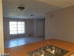 938 Se 24th Ave - Photo 5 of 10
