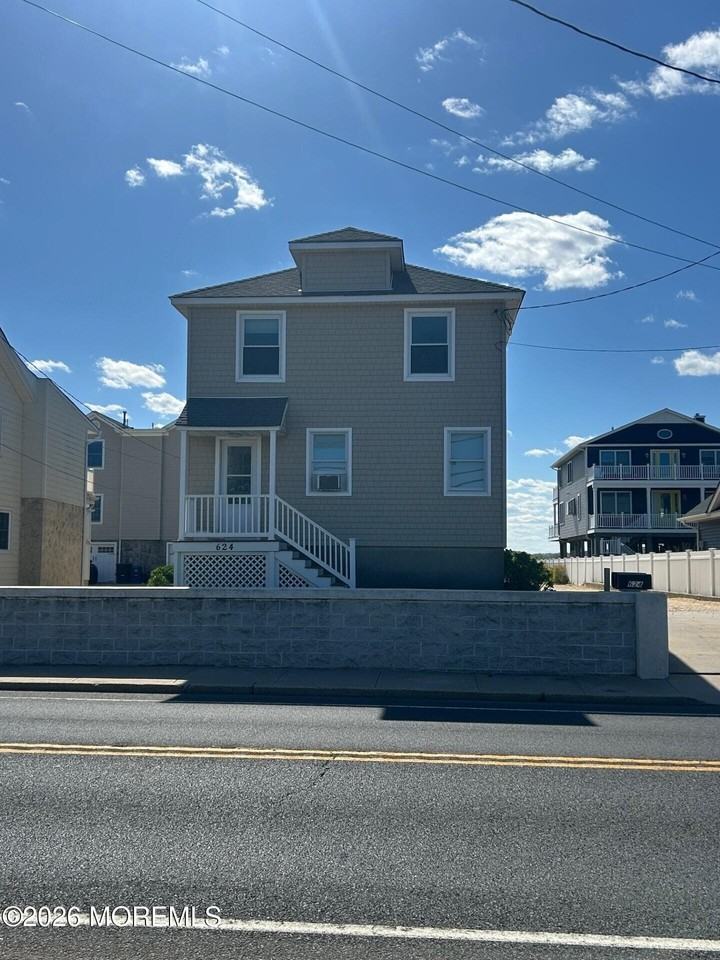 624 Ocean Ave #2 - Photo 4 of 12
