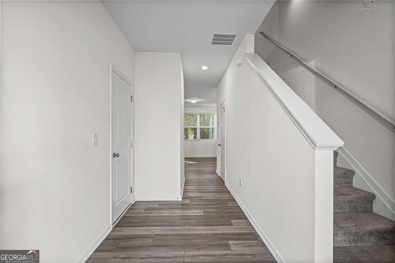 352 Penn Station Way - Photo 3 of 33