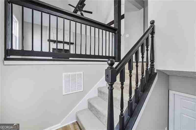 5825 Stonehaven Dr Nw - Photo 4 of 38