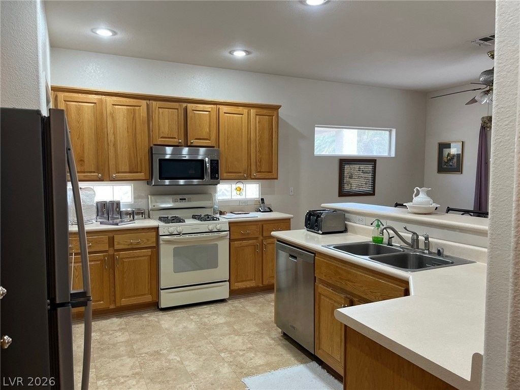 2609 Arimo Dr - Photo 4 of 17