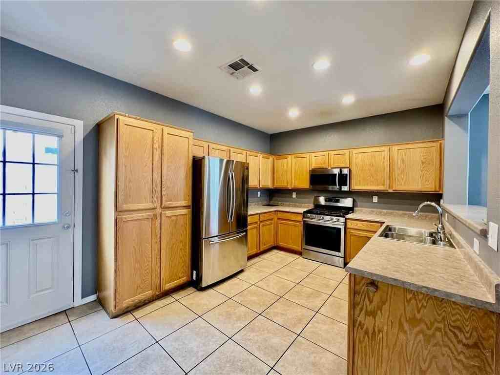 8123 Serene Isle Ct - Photo 4 of 14