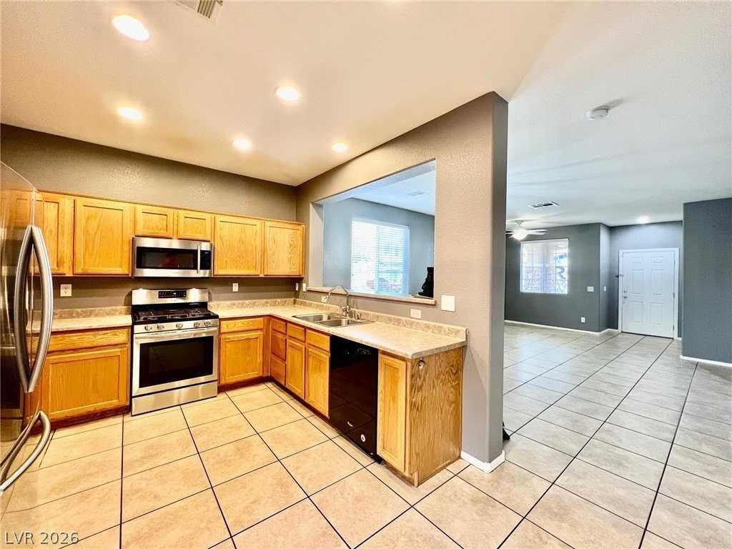 8123 Serene Isle Ct - Photo 5 of 14