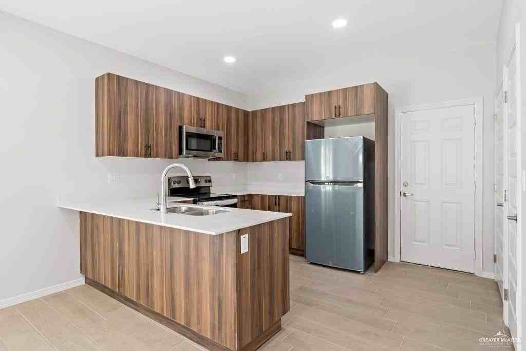 2901 W Driftwood St #1 - Photo 5 of 11
